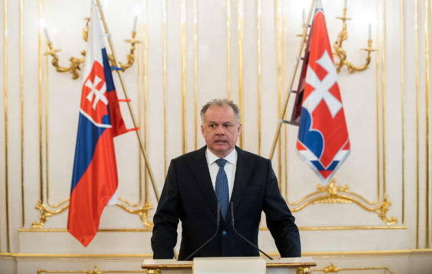 El presidente de Eslovaquia, Andrej Kiska, busca tomar medidas contra la violencia. FOTO/AP