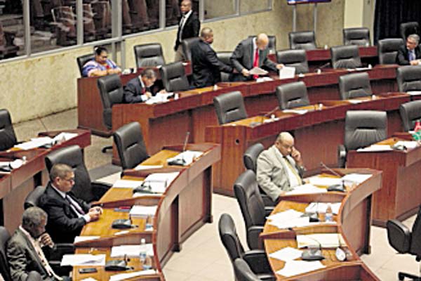 Ejecutivo analiza situación legal de lo acontecido en la Asamblea