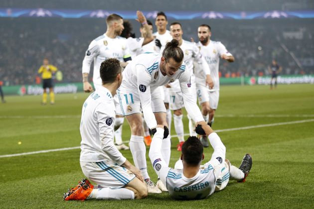 Casemiro, en el piso, anotó el segundo tanto del partido. Foto EFE