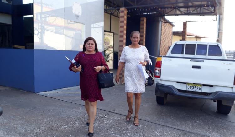 Enereida Barrías (izq.) y Dalilia Villarreal de la Fuente (der.) dijeron que reclamarán su reintegro. Ambas consideran que fueron injustamente despedidas. /Foto Thays Domínguez