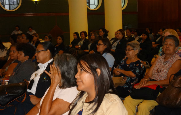 La audiencia la componían mujeres de todas las edades. Foto: Rosalina Orocú Mojica.