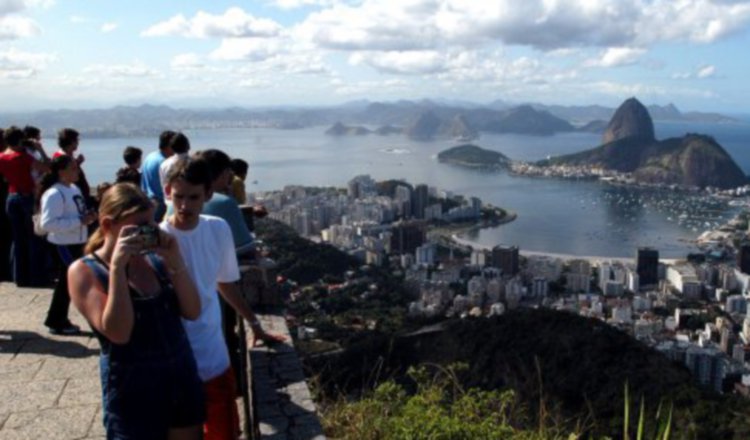Miles de turistas visitan Brasil. /Foto EFE