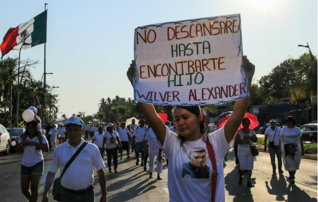 Familiares de los desaparecidos marchan en Acapulco. Foto: EFE.