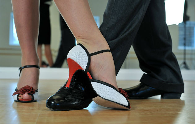 Un ritmo pegajoso, que todos disfrutan, es el del tango. Foto: Pixabay.