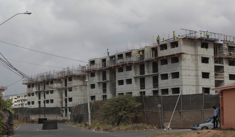 Moradores de las barriadas aledañas a este proyecto indicaron sentirse engañados por las autoridades del Miviot. /Foto Víctor Arosemena