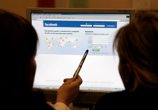 Facebook suspendió este viernes de la red social a Cambridge Analitica y su matriz, Strategic Communication Laboratories (SCL), e informó de la filtración de datos, que descubrió por primera vez en 2015. 