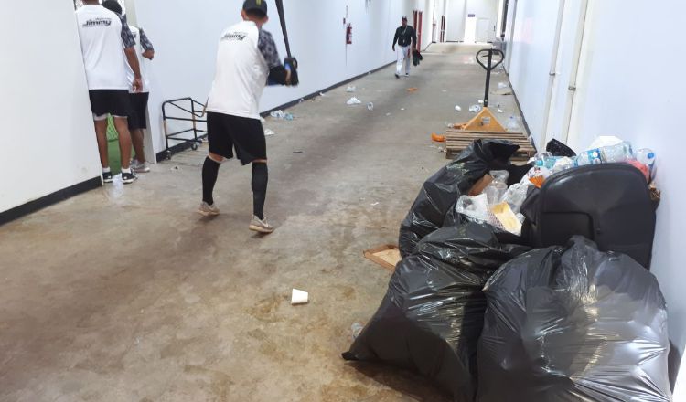 El Kenny Serracín lleno de basura, luego de su inauguración. /Foto Mayra Madrid