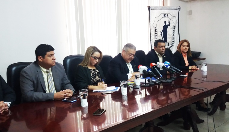 El Colegio de Abogados se ofreció de mediador en la crisis. El Colegio de Abogados se ofreció de mediador en la crisis. /Foto Adiel Bonilla
