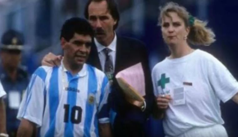 Instante en que el "Pelusa" era conducido para la prueba de antidopaje en el Mundial de Estados Unidos 1994. Instante en que el "Pelusa" era conducido para la prueba de antidopaje en el Mundial de Estados Unidos 1994.