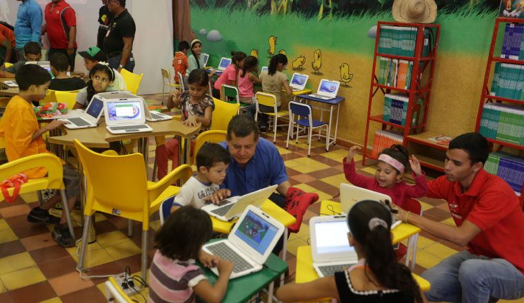 En las aulas de preescolar debe haber un rincón de lectura. En las aulas de preescolar debe haber un rincón de lectura.