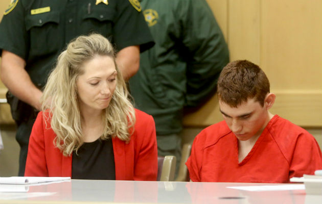 Nikolas Cruz, enfrenta 17 cargos por asesinato. FOTO/AP