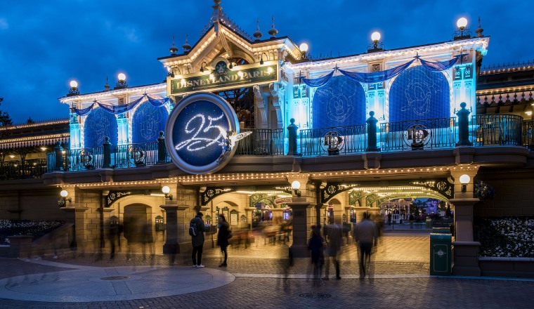 Entrada del parque Disneyland París.