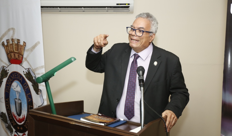 D. Rafael Ruiloba Caparroso es académico, poeta, cuentista, novelista, ensayista, crítico literario, docente e investigador panameño. /Foto Josué Arosemena