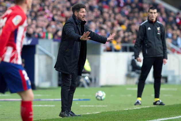 Simeone durante el partido. Foto EFE Simeone durante el partido. Foto EFE