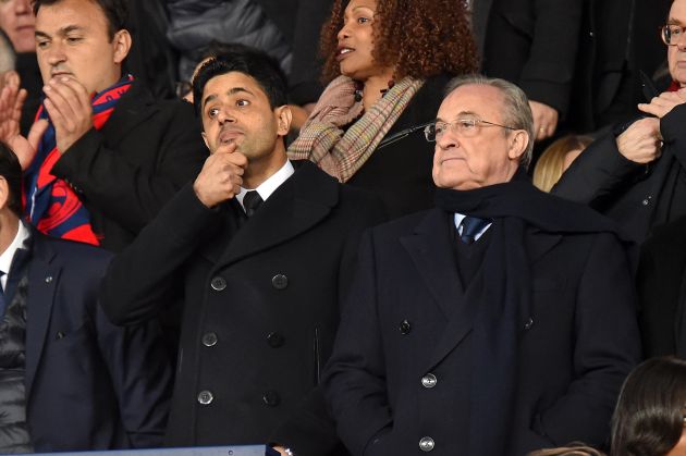 El presidente del Paris Saint Germain, Nasser Al-Khelaifi (c-i), y el presidente del Real, Florentino Pérez en el estadio. Foto EFE