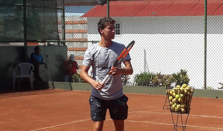 Olivo debutó como profesional en el 2009 y actualmente ocupa el puesto 184 del escalafón mundial de la ATP. Cortesía
