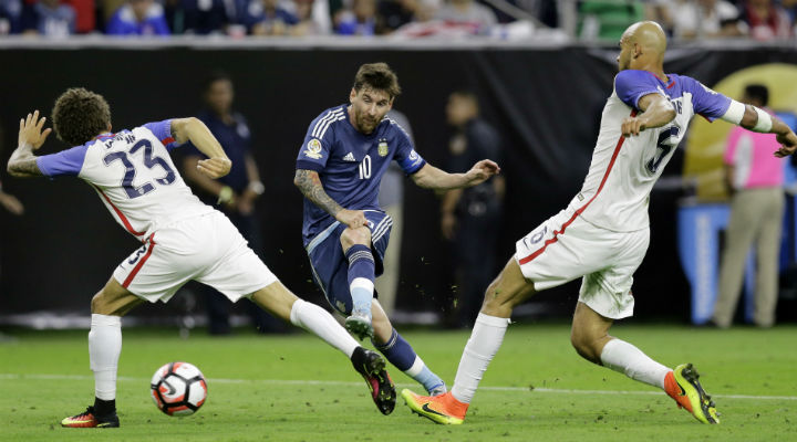Messi (cent.).