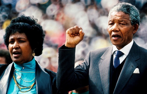 Winnie Mandela junto a su esposo Nelson Mandela. Foto: EFE