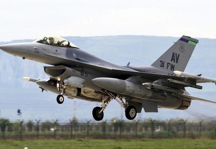 El caza F-16 se estrelló en un ejercicio de entrenamiento. FOTO/EFE