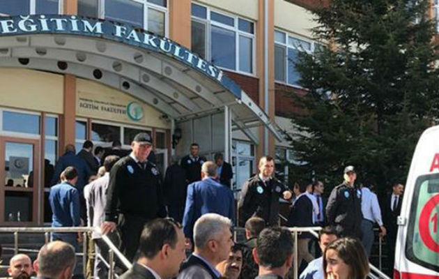 Se trata de un profesor catedrático de una universidad de Turquía.