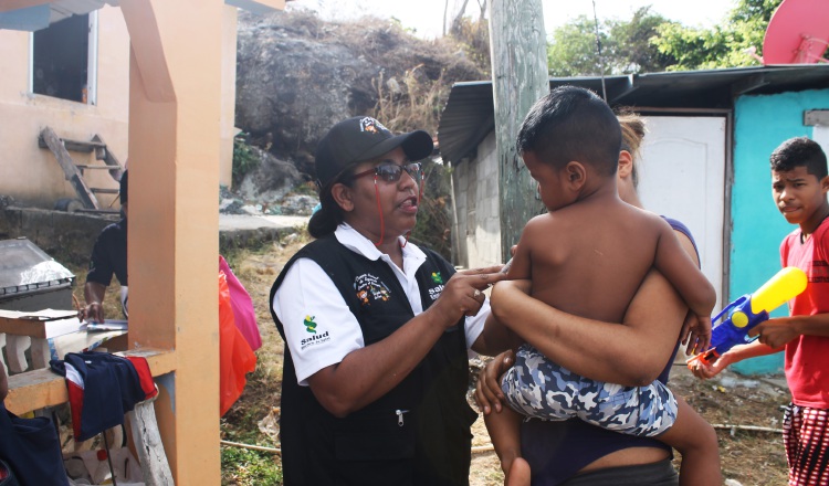 Personal de vacunación denuncia agresiones y hasta asaltos en comunidades de San Miguelito, lo que ha retrasado las proyecciones. Minsa
