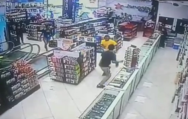 El hecho violento en las instalaciones.
