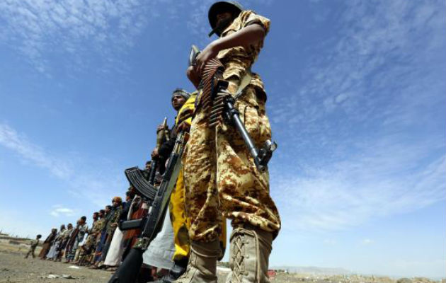 Yemeníes prohutíes participan en una manifestación contra las operaciones militares dirigidas por Arabia Saudí en Yemen. Foto: EFE