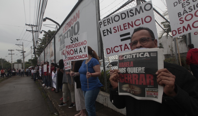 Colaboradores de Epasa protestaron el año pasado, tras la investigación sobre la compra de la empresa, que realiza el MP. Archivo