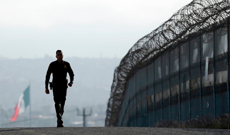 El tema del despliegue de la Guardia Nacional en la frontera ha causado polémica. AP 