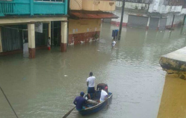 Calles inundadas en Colón.