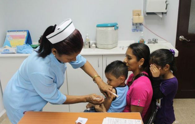 Minsa mantiene un programa de vacuna contra el sarampión.