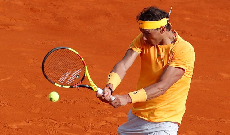 Rafa Nadal durante un partido en Montecarlo. EFE