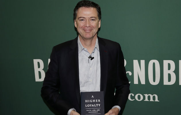 El ex director del FBI James Comey, presenta su nuevo libro. FOTO/AP