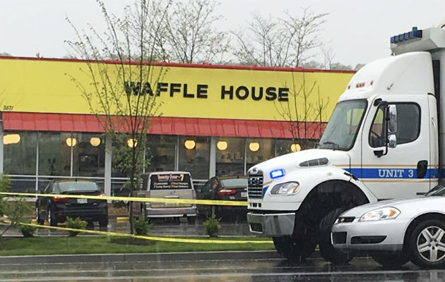 La policía busca al ciudadano Travis Reinking, de 29 años, por el tiroteo en Nashville. FOTO/AP