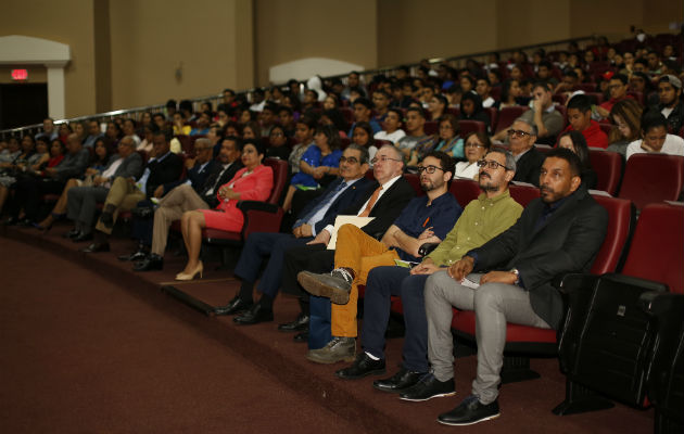 El público, principalmente juvenil, durante la premiación. Foto: Josué Arosemena..