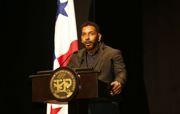 Rogelio Guerra Ávila motivó a la juventud a ir tras sus sueños. Foto: Josué Arosemena.