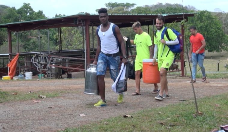 Los Jugadores llegan a las instalaciones del CAI. Los Jugadores llegan a las instalaciones del CAI. Edwin González