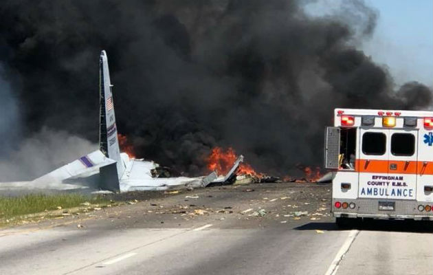 El cuerpo de bomberos acudió al área del siniestro. FOTO/AP