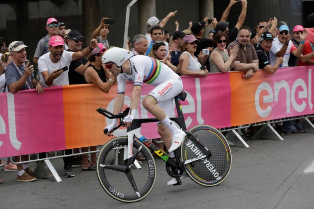 Tom Dumoulin lidera la competencia. Foto EFE