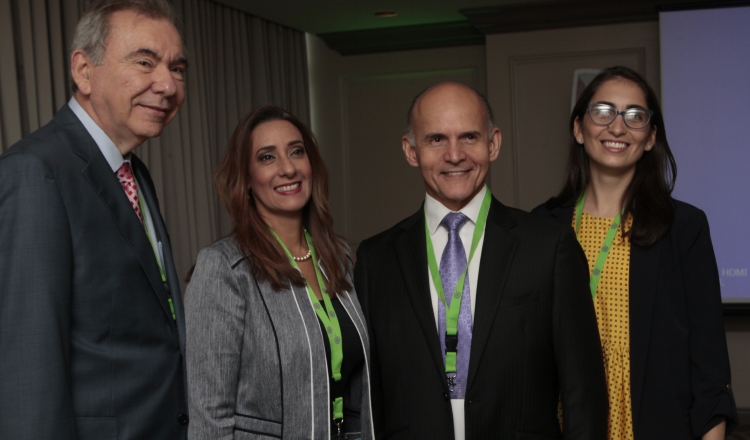 1. Daniel Abouganem M., Lina Cordero, Pablo Fletcher y Denisse Abouganem.