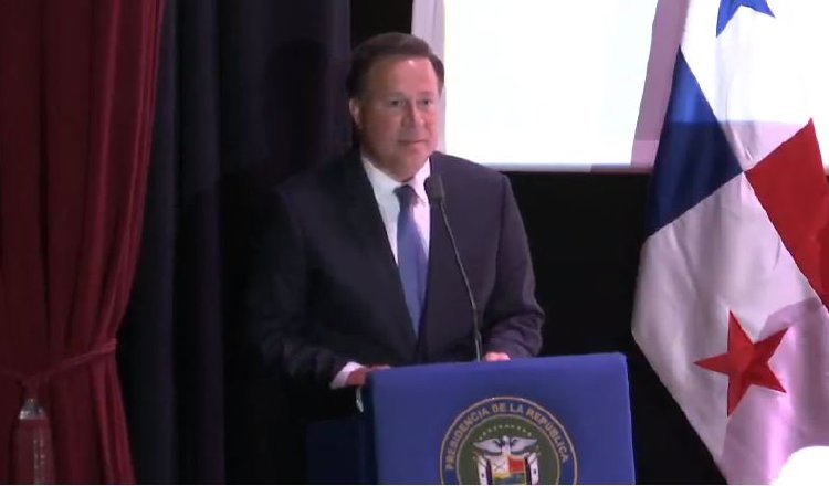 El presidente de la República, Juan Carlos Varela, anuncia una posible asamblea constituyente.