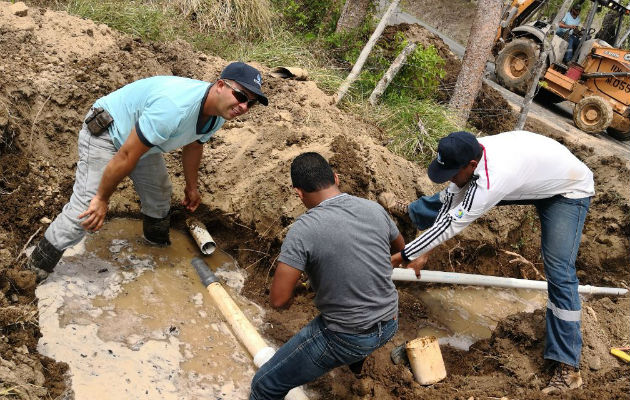 Los residentes indican que so necesarios más pozos en el área. Foto/Zenaida Vásquez