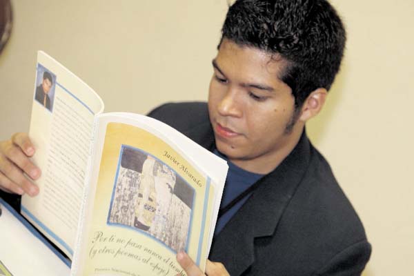 Javier Alvarado. Poeta panameño multigalardonado. /Foto Archivo.