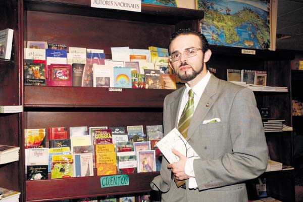 Salvador Medina Barahona es poeta, editor y promotor cultural. /Foto Archivo.
