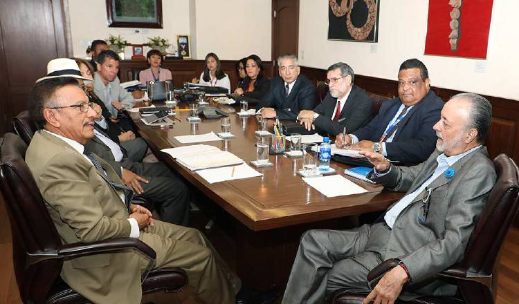 Reunión entre miembros de la UP, la CCIAP y  el  TE. /Foto Cortesía