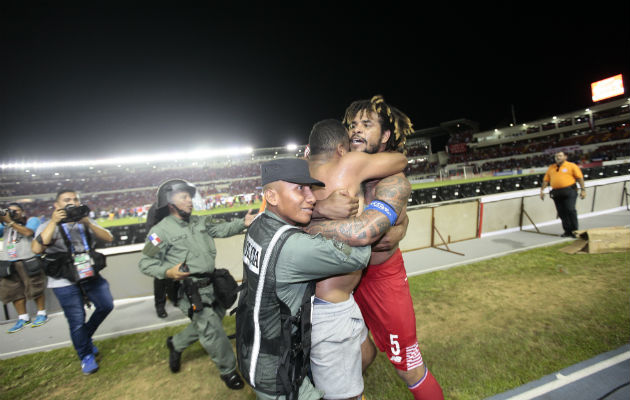 La foto que recorrió el planeta tras la clasificación de Panamá al mundial de Rusia 2018 / Foto: Anayansi Gamez.
