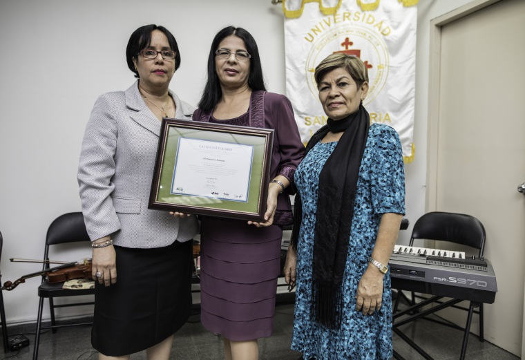 5.  Delia de Rosas, Edith Castillo e Iris Ortiz. 