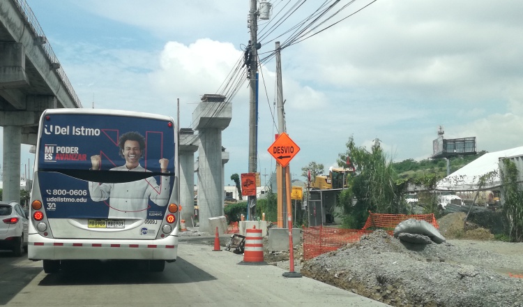 Durante esta semana, los conductores han sentido menos el impacto de la calle deteriorada, pero el tranque sigue igual. /Foto: Yaissel Urieta Moreno