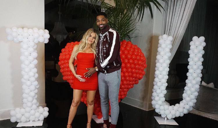 Khloé ya presentó en redes el rostro de su pequeña True.