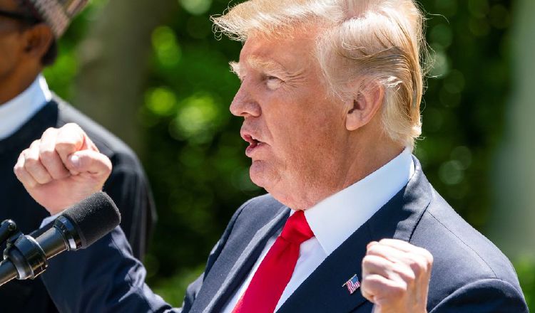 Trump puede volver a imponer los aranceles si China no cumple. /Foto EFE